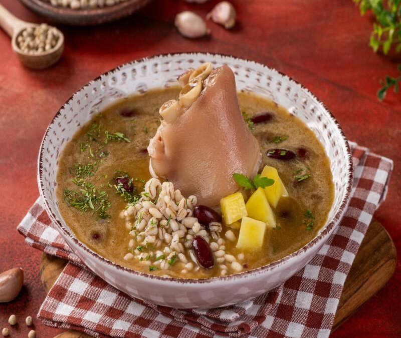 SOPA DE PATITAS DE CHANCHO